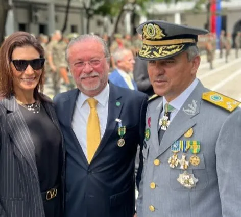 Cândido Albuquerque recebe Medalha do Exército Brasileiro por seu brilhantismo na UFC
