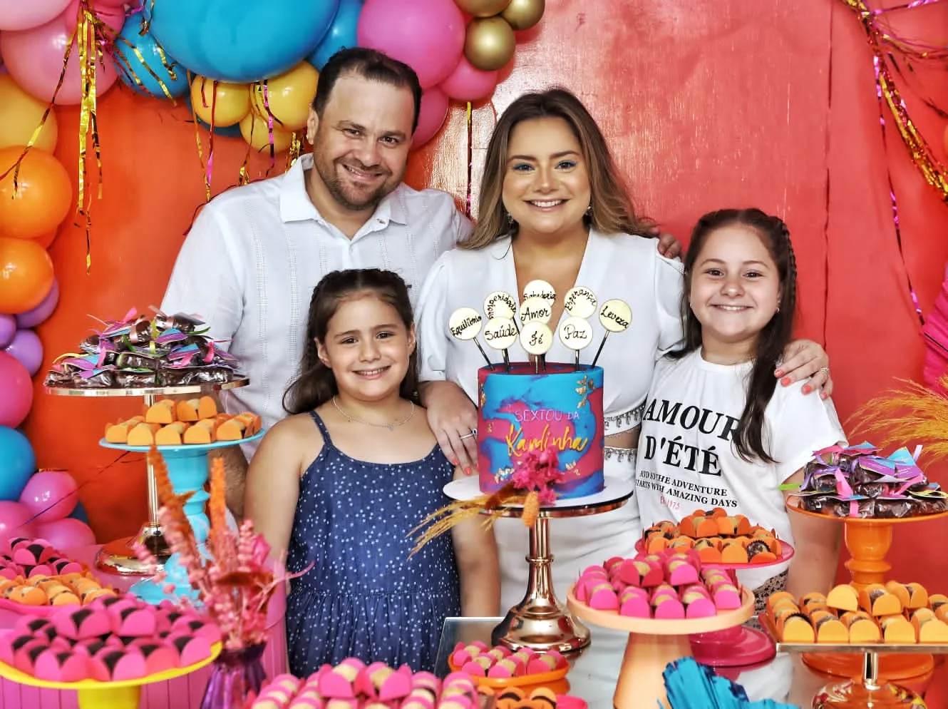 Karla Rodrigues reúne familiares e amigos no seu "sextou" especial de aniversário