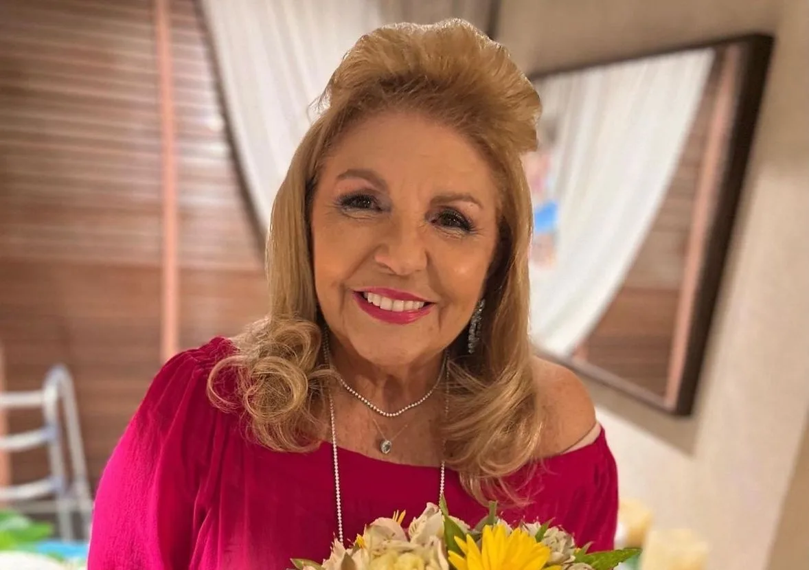 Rosa Meireles comemora aniversário com momento intimista