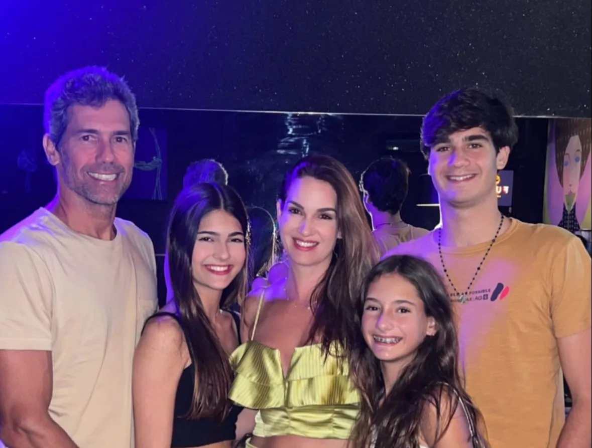 Germana e Victor Melo celebram aniversário da filha Mirela
