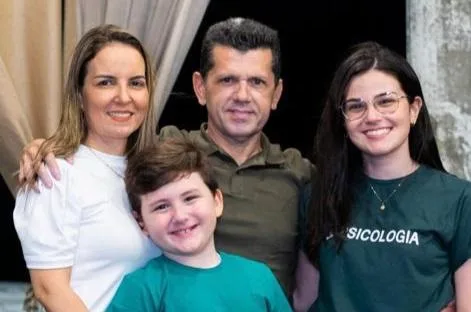 Erick Vasconcelos comemora aniversário ao lado de amigos no Iate Clube