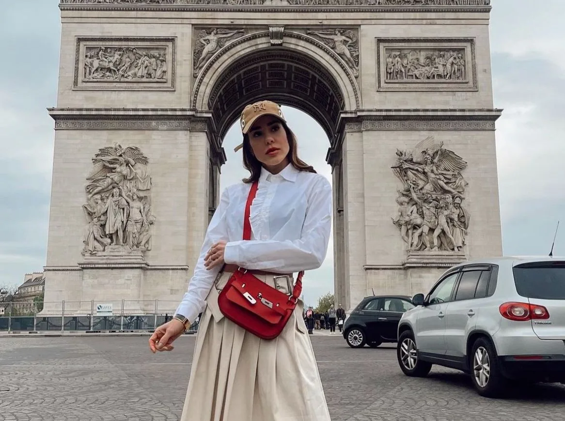 Juliana Cordeiro em temporada de moda em Paris