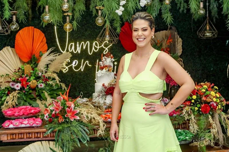 Juliana de Fátima comemora seus 40 anos com amigos e familiares