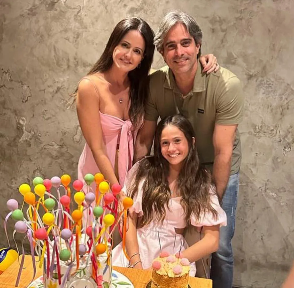 Natalia Pires e Giuliano Veras comemoram 12 anos de Renata
