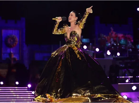 Katy Perry se apresenta nos shows de coroação de Rei Charles III