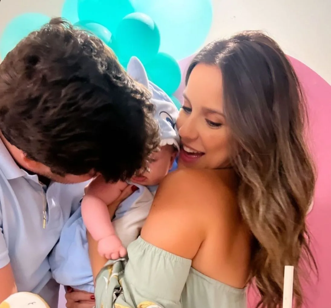 Fernanda Levy e Omar Macedo festejam 4º mesversário de Maria