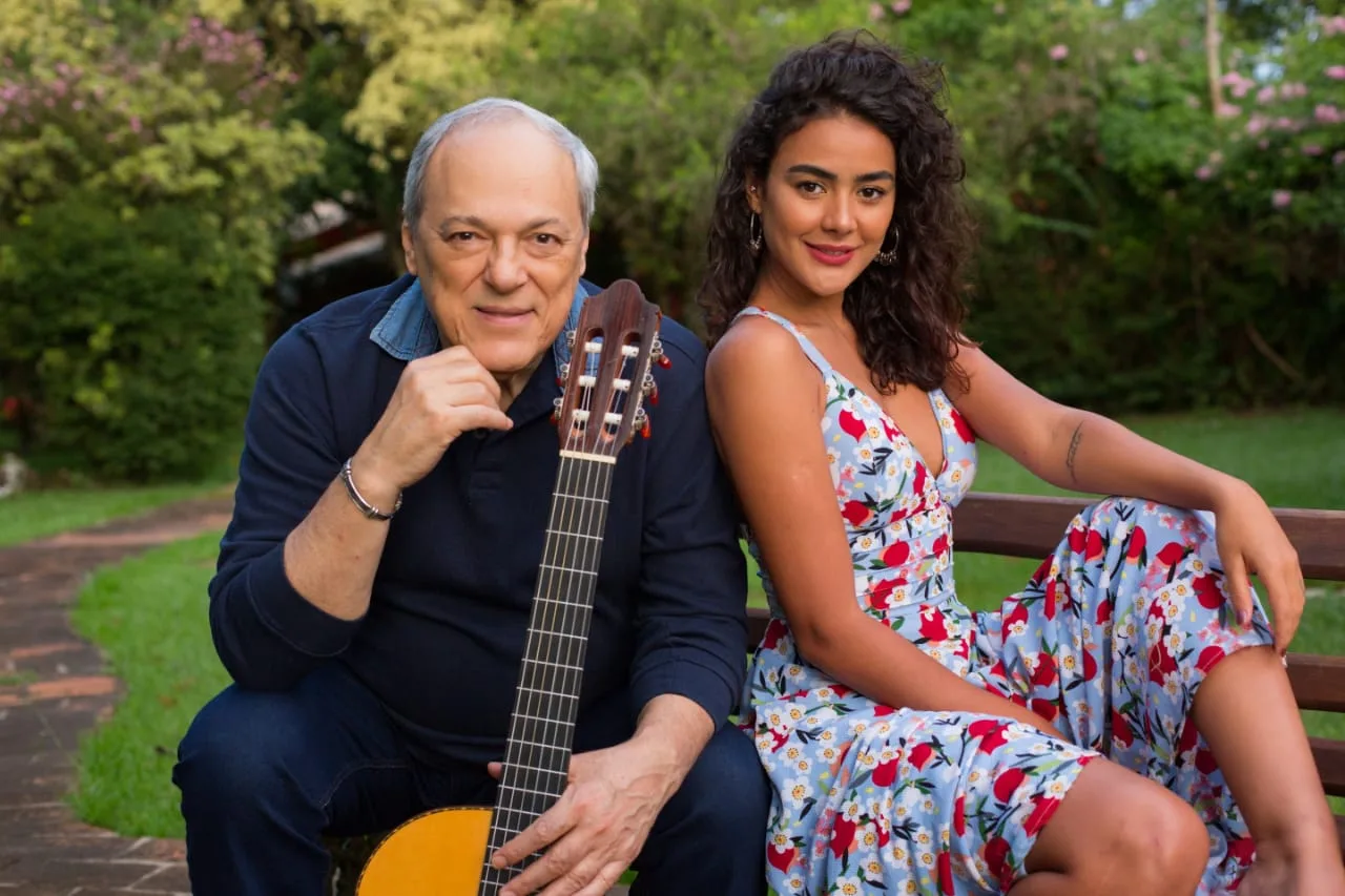Em homenagem ao Dia das Mães, Toquinho e Camilla Faustino fazem show gratuito em Fortaleza