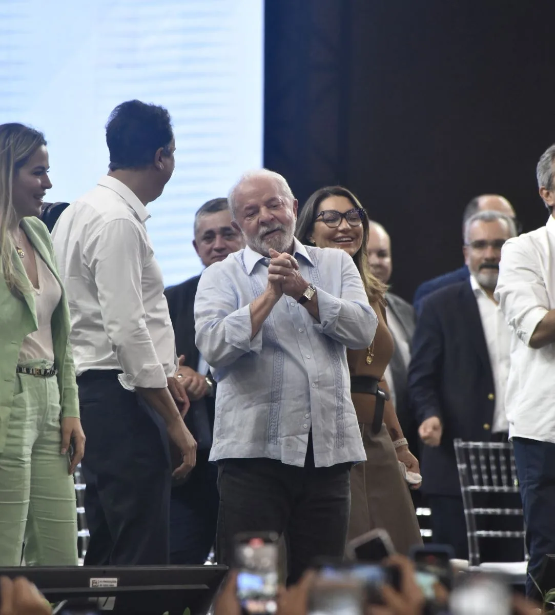Em visita ao Ceará, Lula elogia Camilo Santana e defende pacificação do País