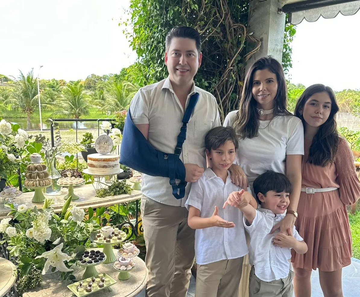 Milena Munhoz e Rosalvo Carneiro celebram a Primeira Comunhão do Rosalvo Filho