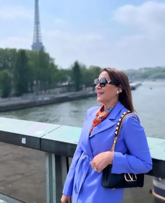 Julia Oliveira causando frisson em Paris após acompanhar cruzeiro