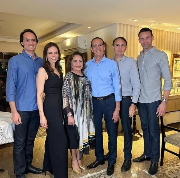Vânia Canamary celebra a passagem pela folhinha com a família
