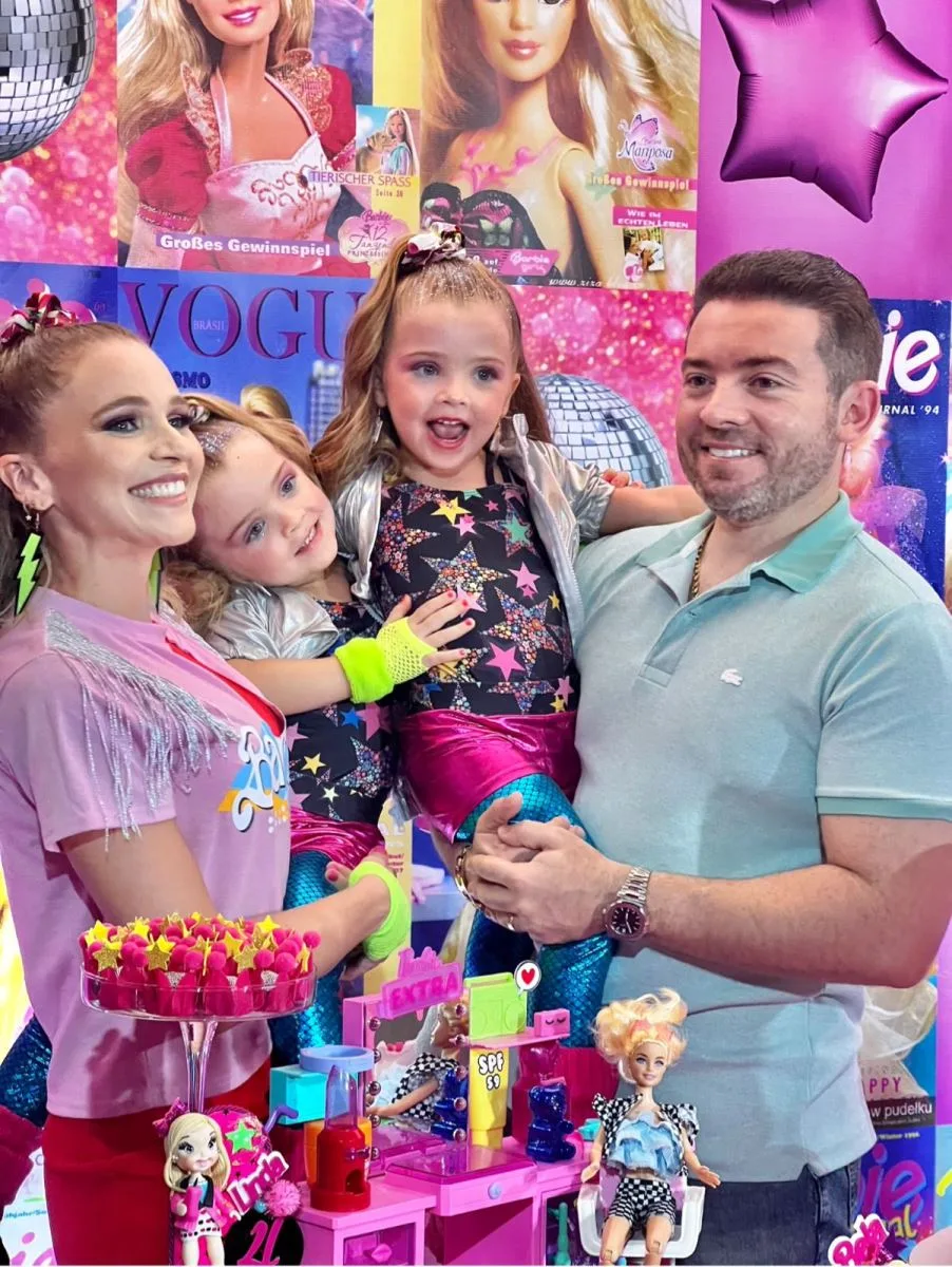 Gêmeas Bela e Linda comemoram quatro aninhos em festa com tema Barbie