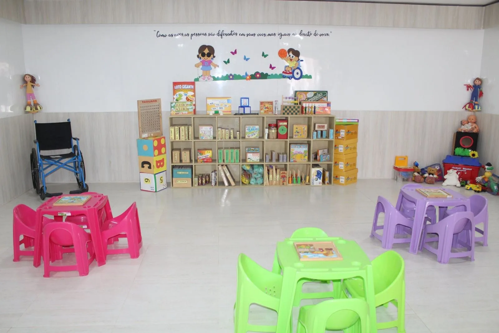 Prefeitura do Aracati entrega R$ 9,3 mi em kits pedagógicos e equipamentos escolares