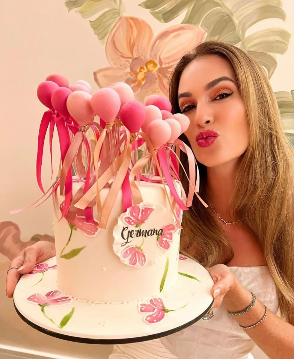 Germana Melo brinda a nova idade em família