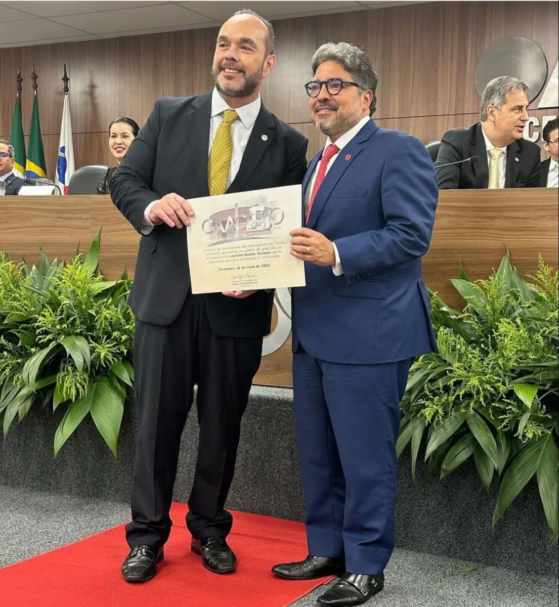 Leandro Vasques é homenageado nos 80 anos da Caixa de Assistência dos Advogados do Ceará