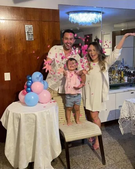 Justine e Arthur Eleutério se preparam para receber Júlia
