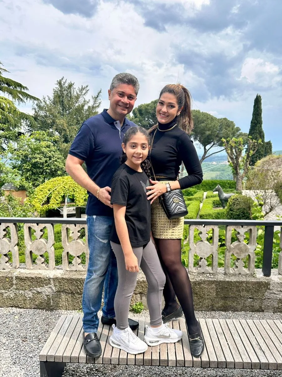 Carla Xerez Leobino brinda a passagem pela folhinha em Toscana