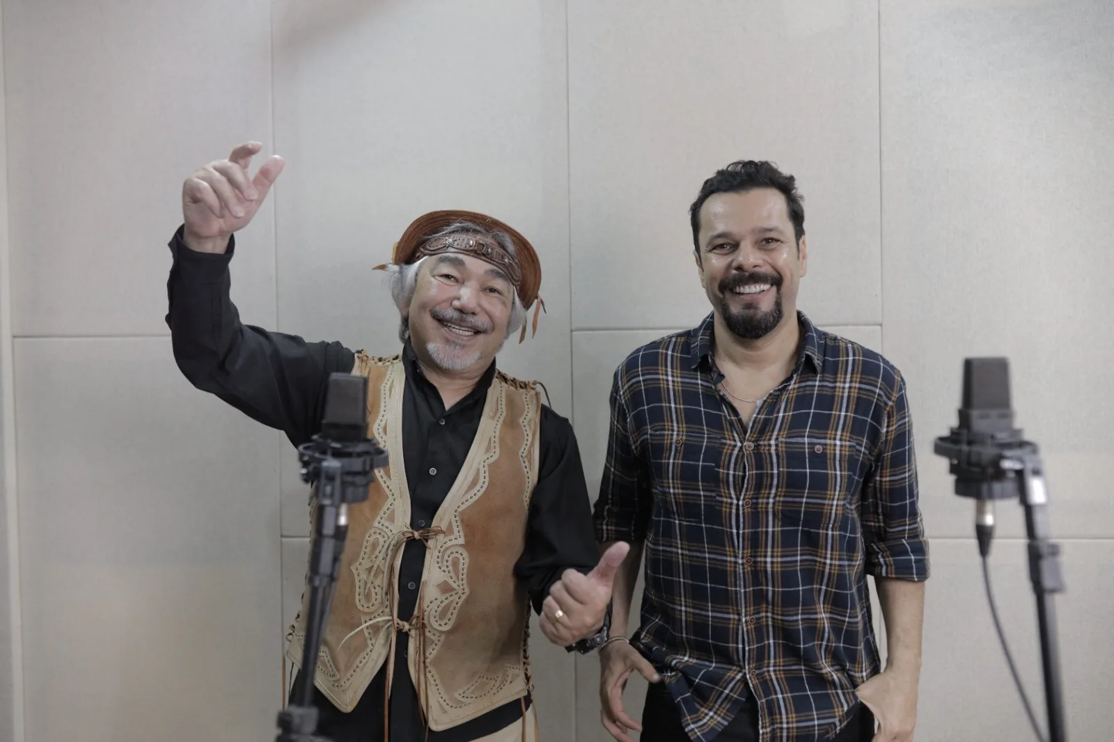 Charles Theone lança forró com a participação de Santanna, o Cantador