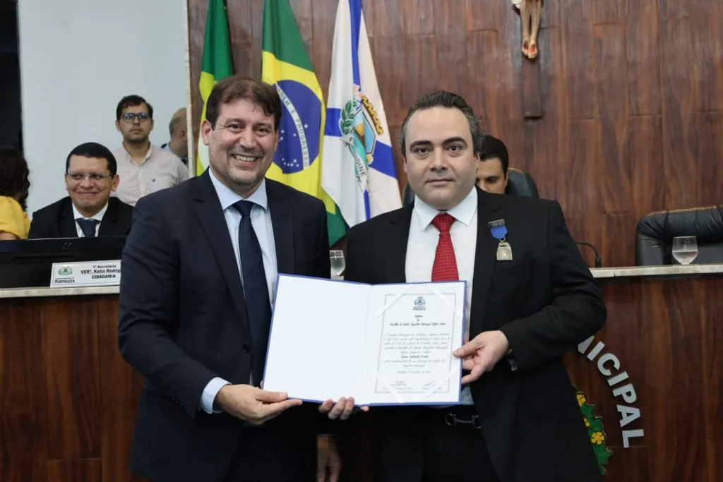 Secretário Ozires Pontes é homenageado na CMFor