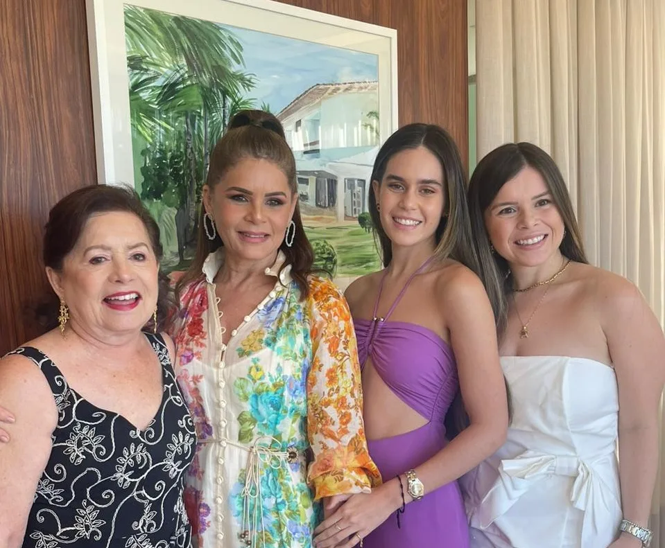 Em surpresa articulada pela filha Maria Eduarda, Liliana Linhares celebra aniversário
