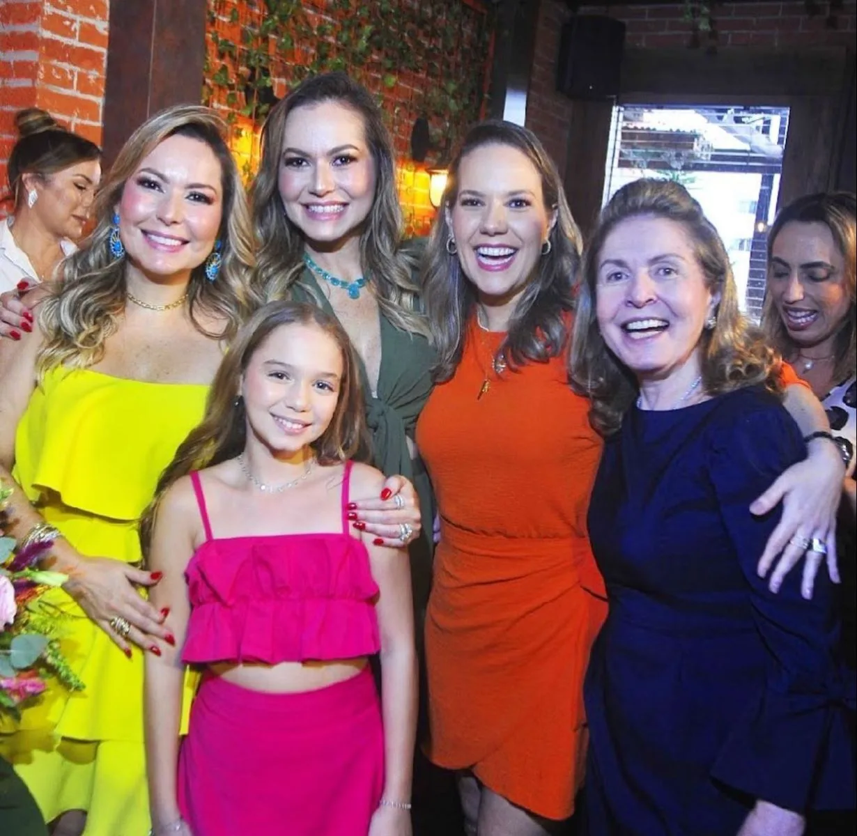 Talynie Mihaliuc reúne familiares e amigos para comemorar mais uma primavera
