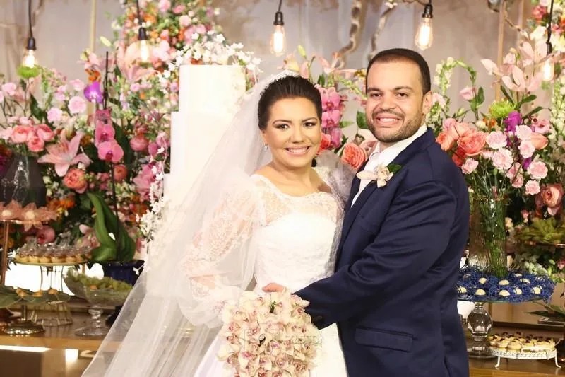 Jessica Mendes Dutra e Leandro Marques Ferreira sobem ao altar