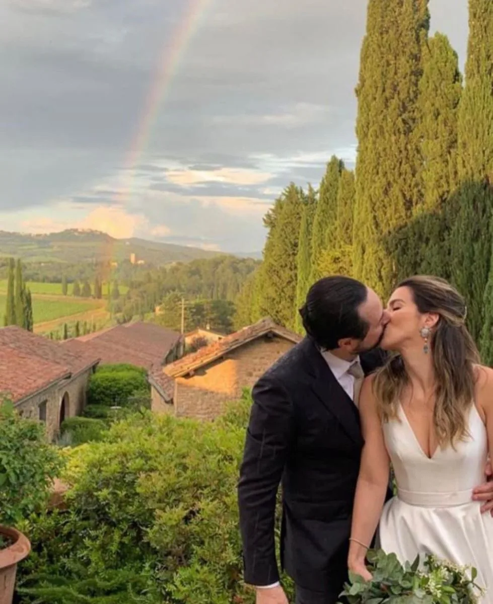 Amanda Távora e Vinicius Leite casam em castelo na Itália