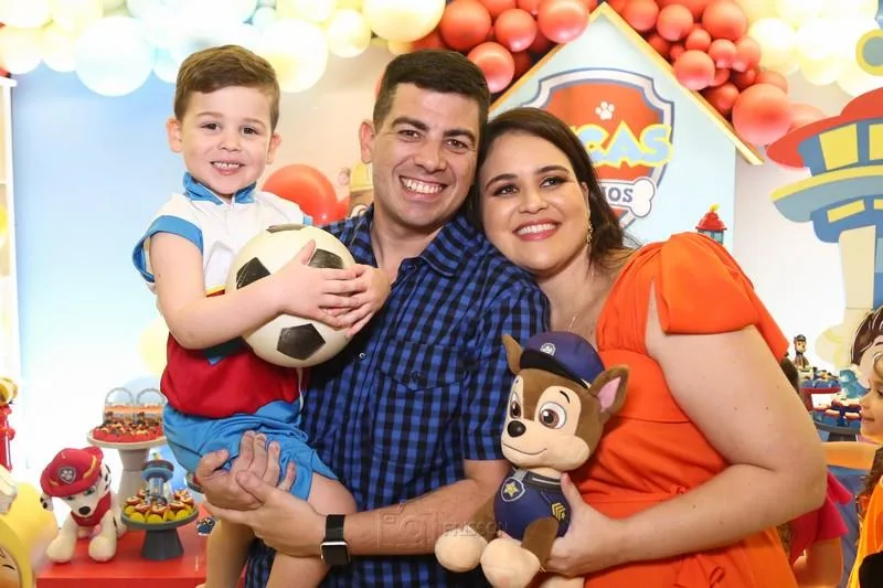 Bárbara Teles e Ricardo Mattos celebram terceiro aniversário do filho Lucas