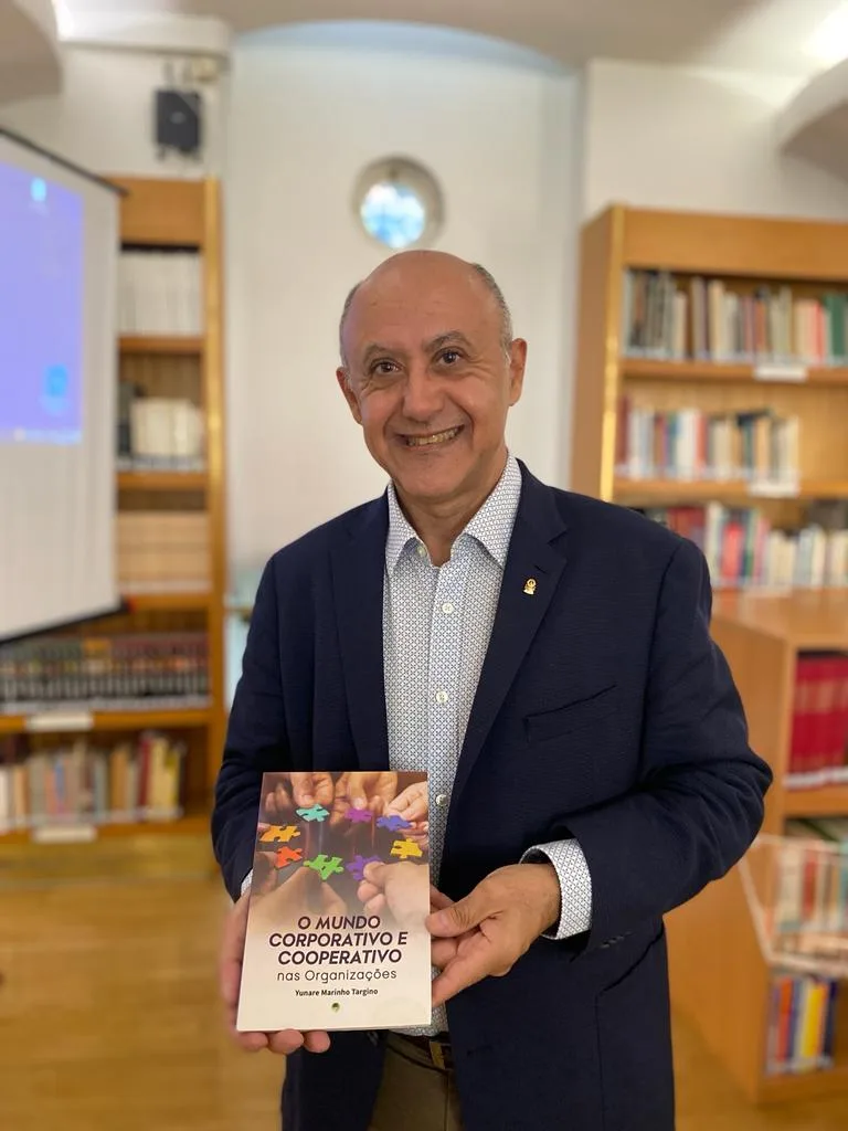 Yunare Marinho lança o livro “O Mundo Corporativo e Cooperativo nas Organizações”