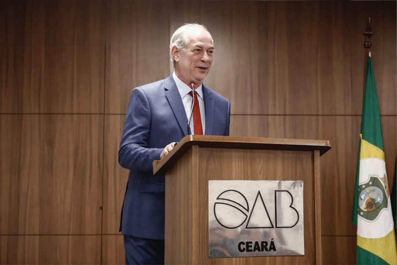 Ciro Gomes analisa desafios da gestão pública em evento da OAB-CE