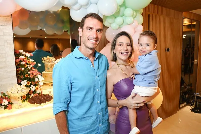 Flavio Furtado ganha b-day surpresa de Gaída Dias