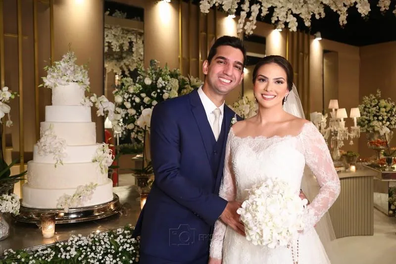Lívia Pessoa e Tiago Pelúcio dizem “sim” ao amor eterno em prestigiado matrimônio