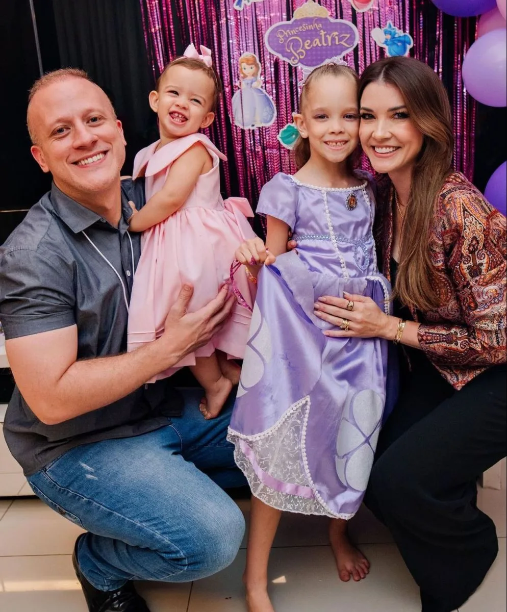 Lia Bastos e Tiago Lourenço armam chá das princesas para festejar nova idade de Maria Beatriz