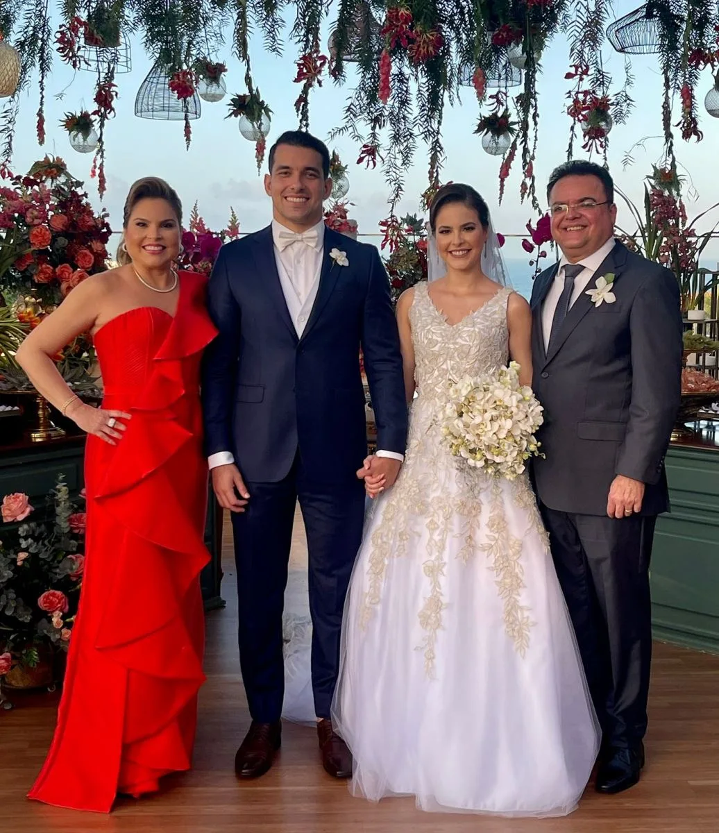 Mayara Rocha e Matheus Teles sobem ao altar e celebram a sua união