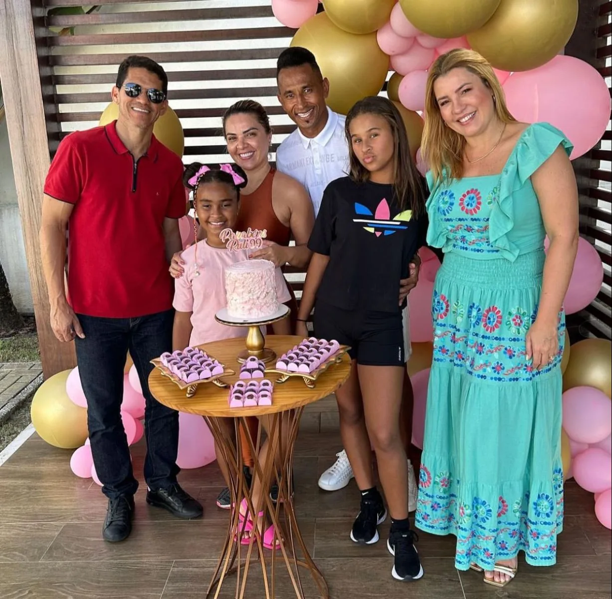 Jogador Ciel arma surpresa para aniversário da esposa Rutilene
