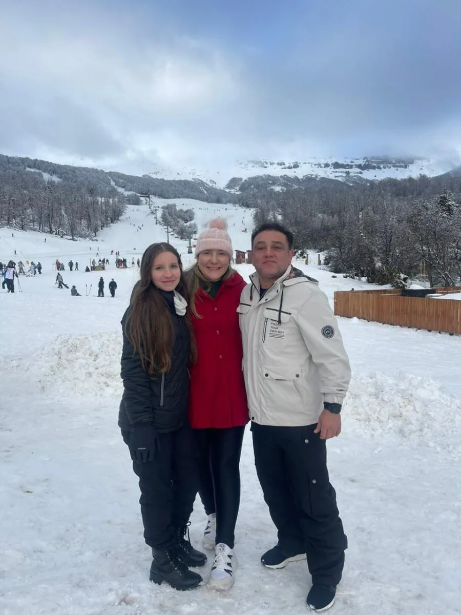 Rony, Bruna e Giovanna Meireles em temporada de ski em San Martin