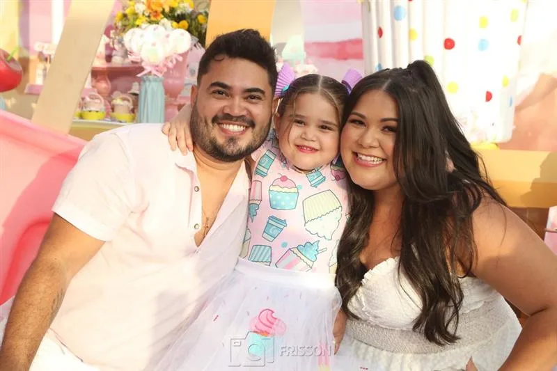 Janayna e Ton Santos celebram quatro anos da filha Tayla