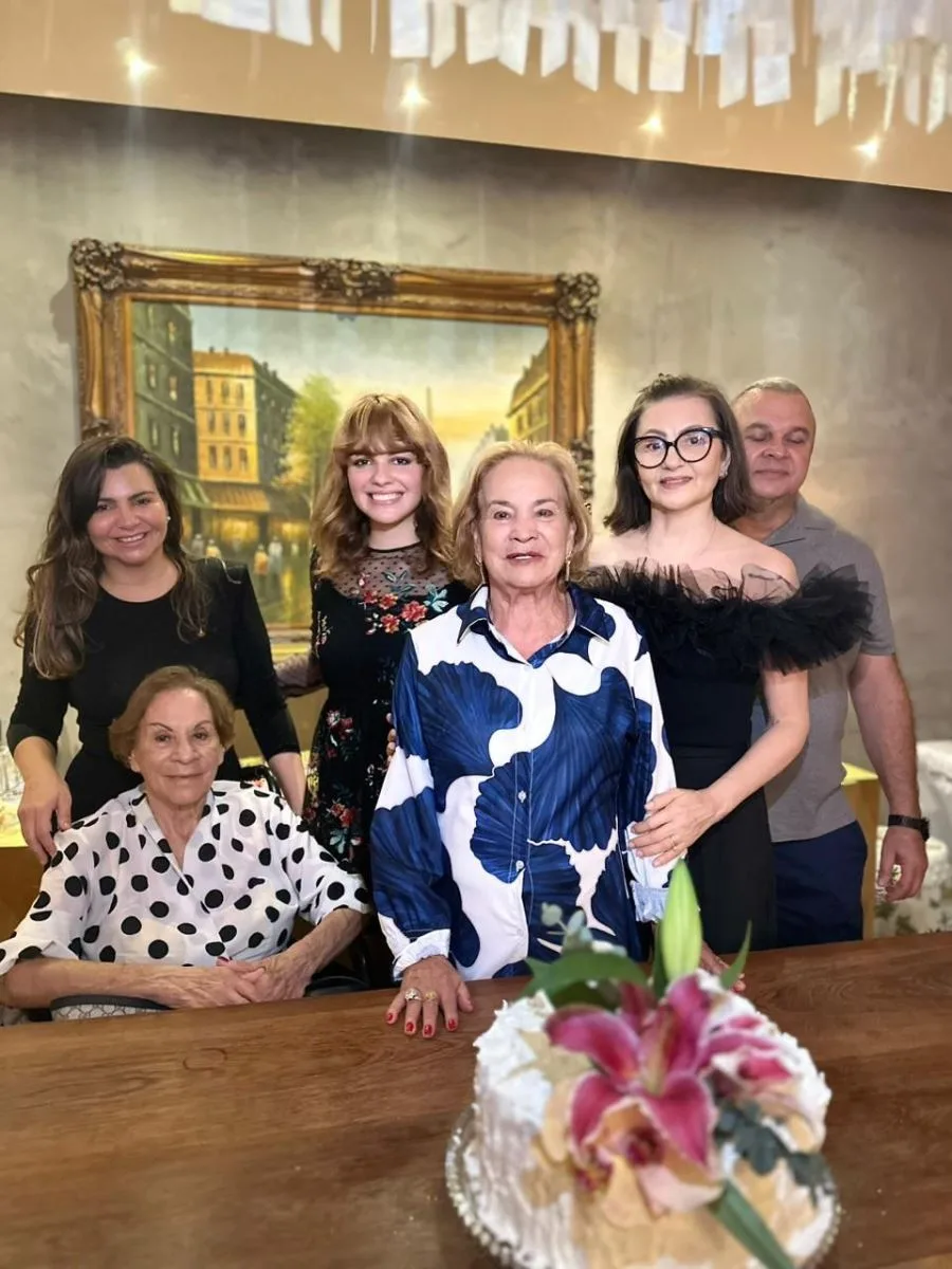 Glícia Tabosa ganha B-Day surprise orquestrado por Sybelle Lucena