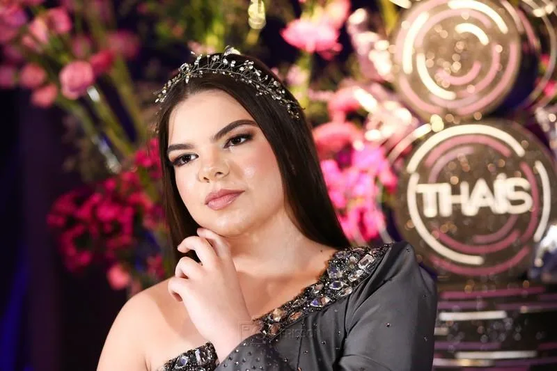 Frisson no baile debutante de Thaís Gomes