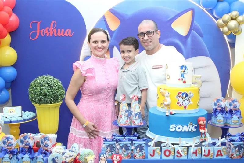 Letícia Ribeiro e Marcus Aurélio Campos festejam os cinco anos do filho Joshua