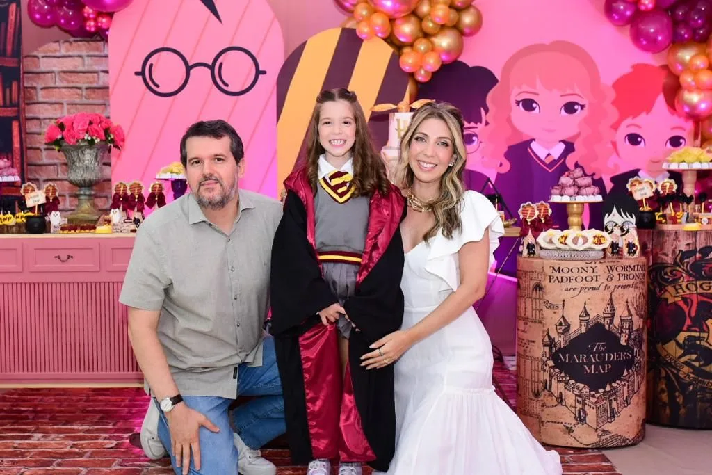 Alessandra Espanhol e Zenalto Bezerra festejam os sete anos da filha Maria no Arca Play