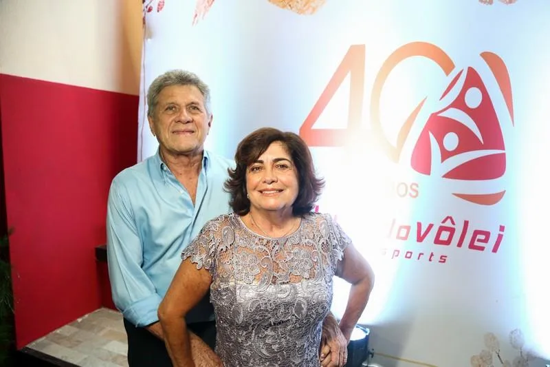 Clube do Vôlei comemora 40 anos de história em noite de festa com clientes e equipe