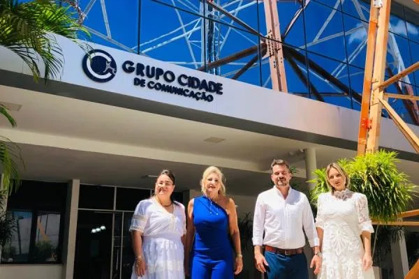 Grupo Cidade de Comunicação recebe homenagem da Alece pelos 45 anos de história
