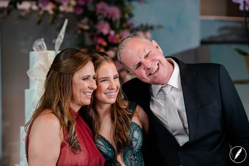 Gabrielle Nobre e Charles Dal Belo comemoram em grande estilo os 15 anos da filha Luna