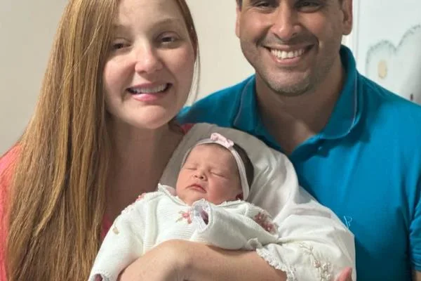 Larissa Fujita e Rodrigo Furtado celebram nascimento de Maria Luiza