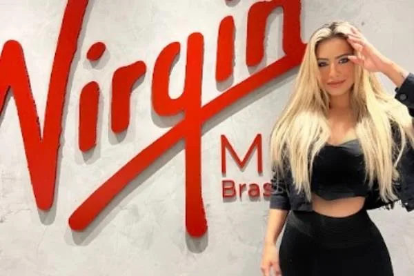 Cantora Tollendal assina com o grupo Universal Music