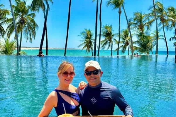 Kaline Ferraz e Alfredo Sávio comemoram Bodas de Cristal em fim de semana a dois