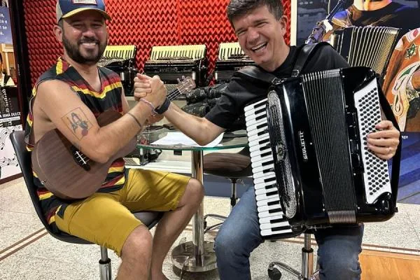 Waldonys dá start em mini turnê de aniversário com Bráulio Bessa