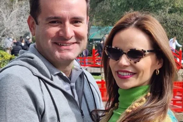 Cristiane e Fernando Gurgel brindam 19 anos de casamento na Argentina