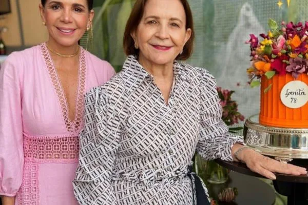 Lenita Negrão brinda passagem pela folhinha